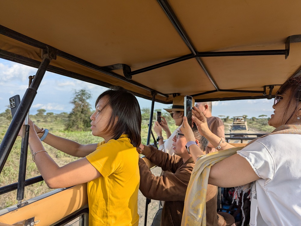 5 days tanzania last minutes safari tour